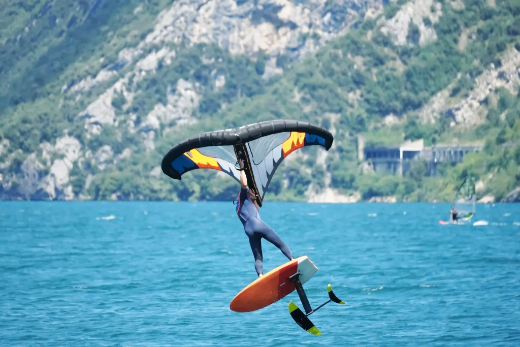 Se puede realizar wingfoil en el pantano de Entrepeñas